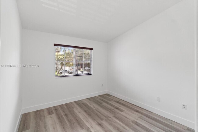 Building Photo - 2930 SE 12th Rd