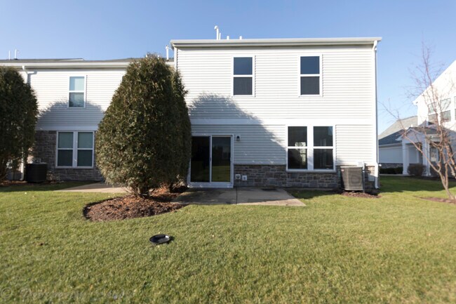 Building Photo - 636 Hawley Dr