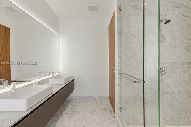 Building Photo - 5 Grove Isle Dr