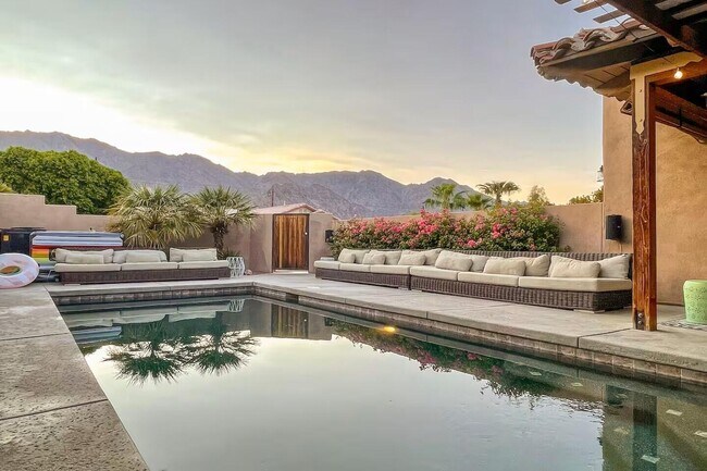 Building Photo - 53180 Avenida Mendoza