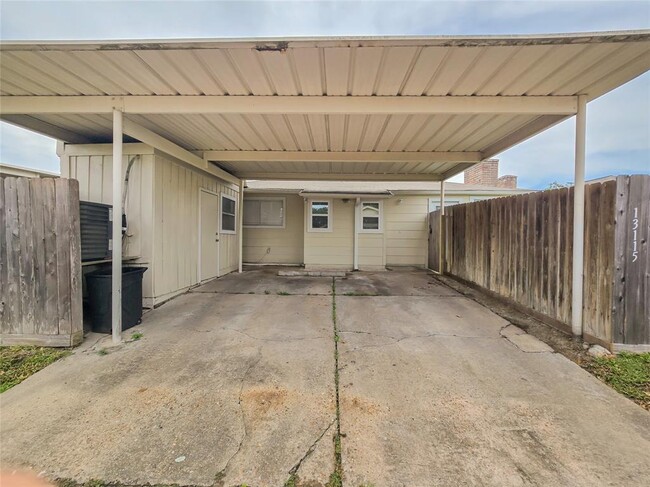 Building Photo - 13115 High Star Dr