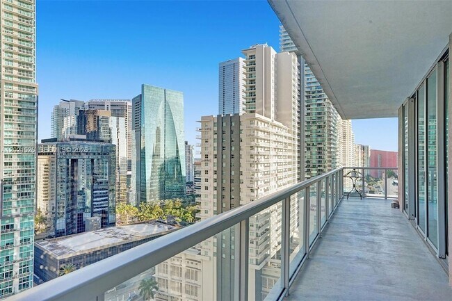 Building Photo - 1111 SW 1st Ave