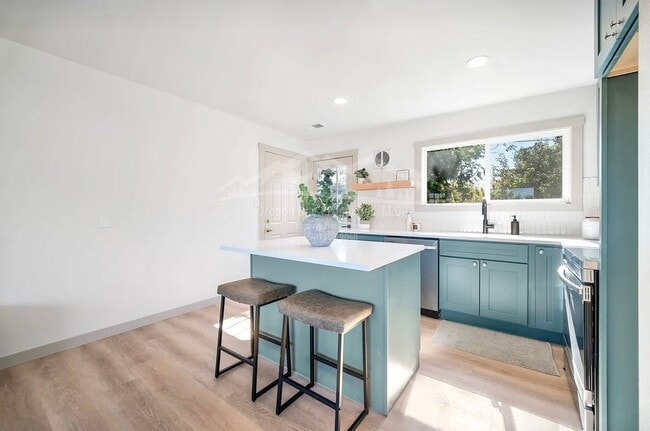 Building Photo - 1710 Johnson St