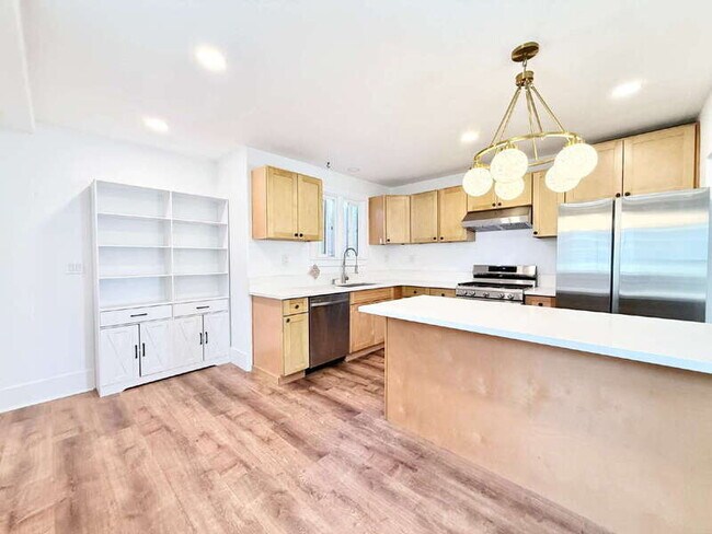 Building Photo - 4187 Denker Ave