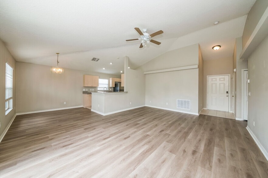 Building Photo - 6010 33rd Dr E
