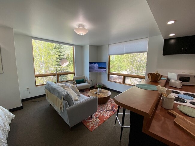 Building Photo - 420 US-89