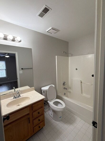 Building Photo - 10521 Going Ct