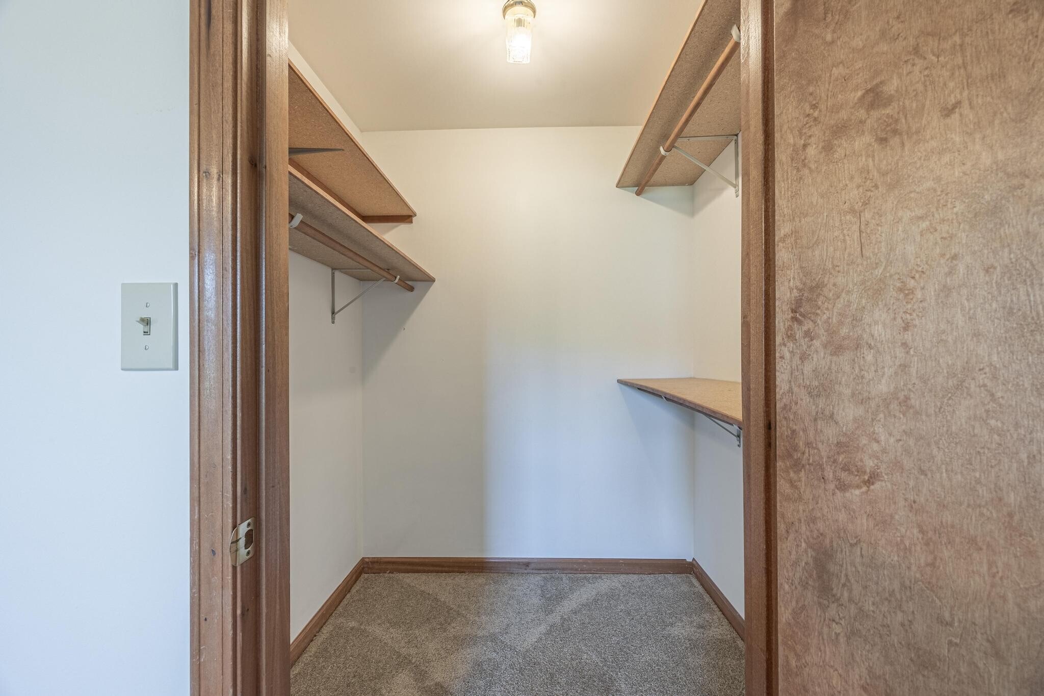 Building Photo - 10896 Oak Blvd