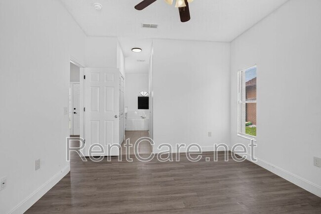 Building Photo - 121 Aurelia Ct