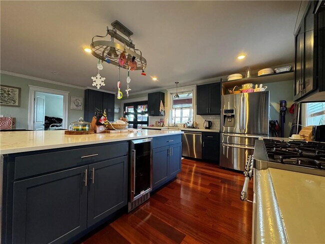 Building Photo - 73 Dye Hill Rd