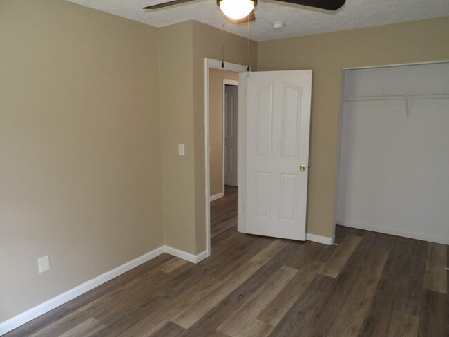 Building Photo - 326 Bypass Plaza Dr