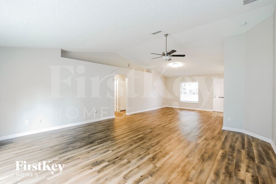 Building Photo - 15 Rymen Ln