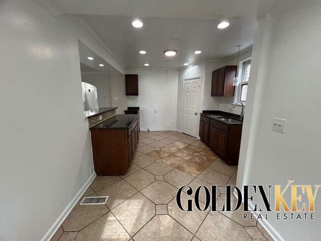 Building Photo - LARGE WESTSIDE FULLY REHABBED HOME -  3 be...
