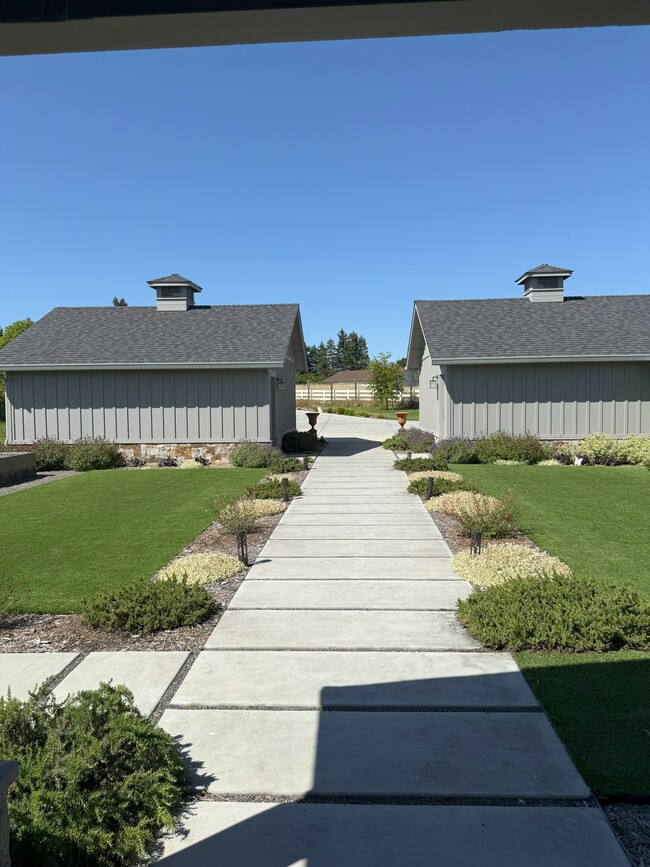 Building Photo - 974 Thompson Ln