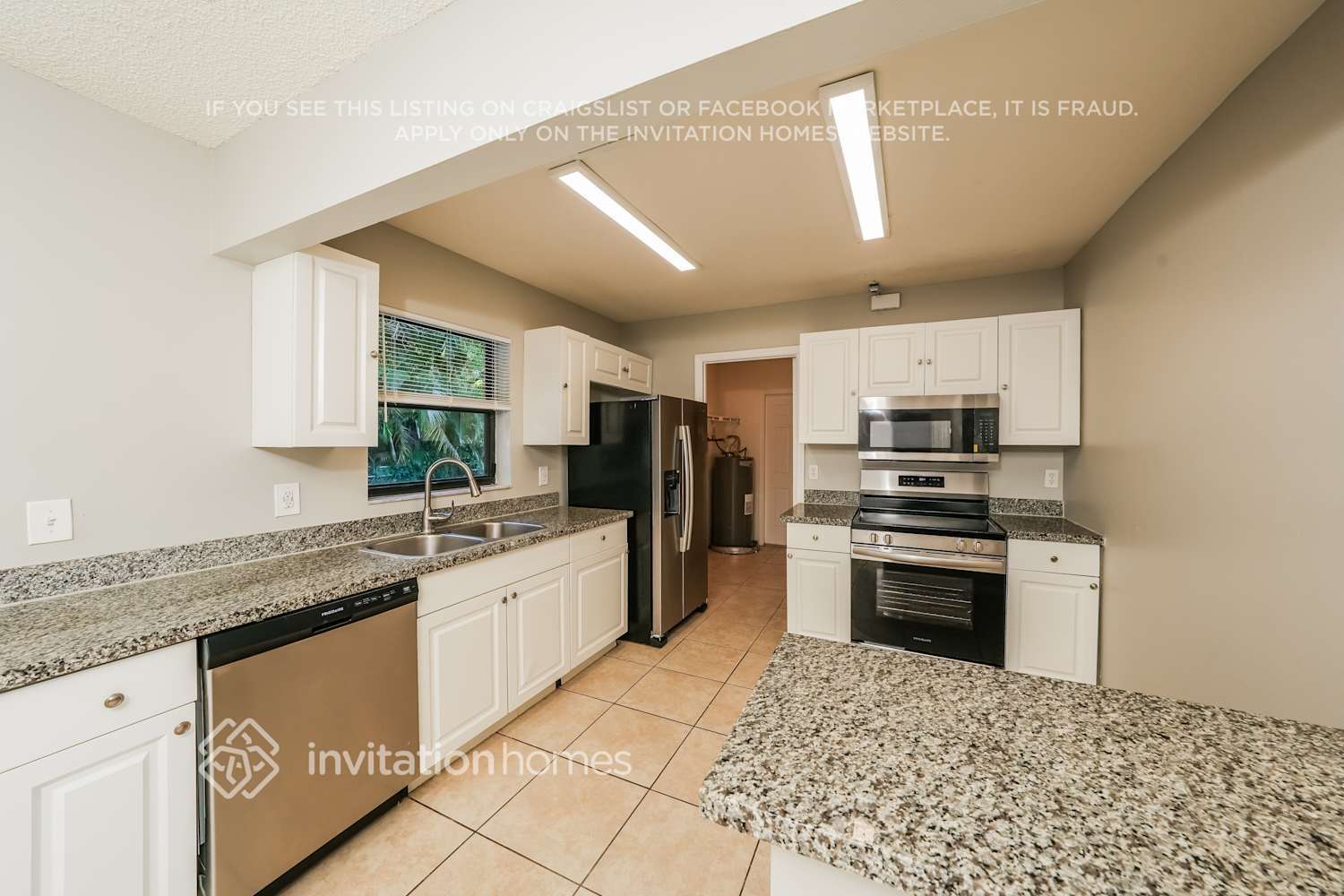 Building Photo - 9014 Fashion Pl