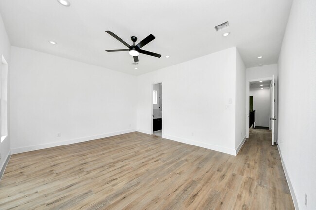 Building Photo - 8313 Venus St