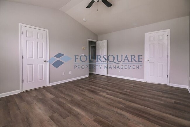 Building Photo - Single Family | Back Patio | Two- Car Gara...