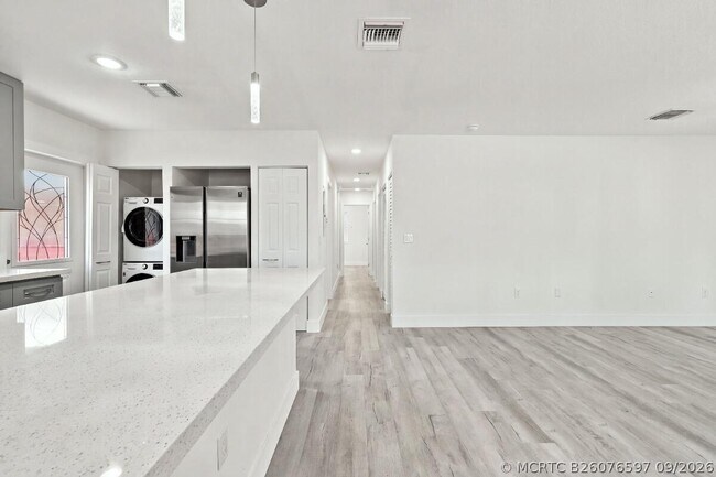 Building Photo - 4952 NW 21st Ave