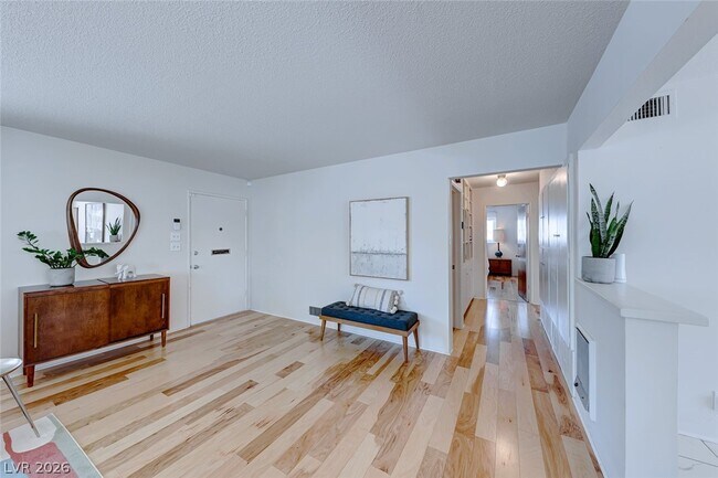 Building Photo - 1245 S 15th St