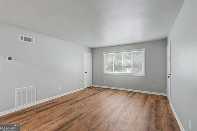 Building Photo - 2430 Coosawattee Dr NE