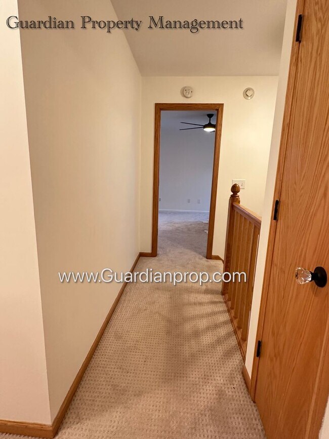 Building Photo - Well Maintained Prior Lake SFH, Large Deck, Fireplace, 2 Car Attached Garage