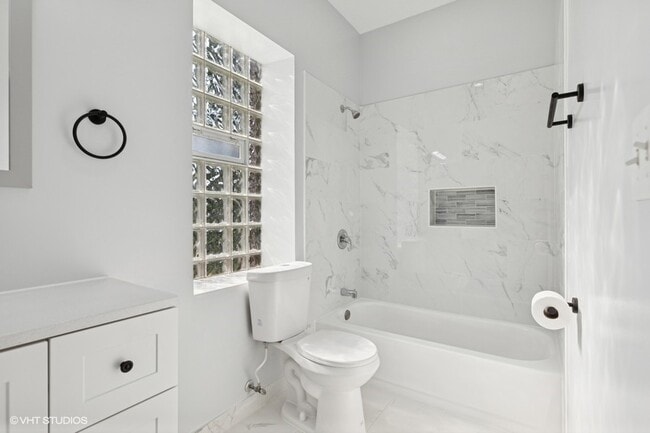 Building Photo - 26 W 114th St