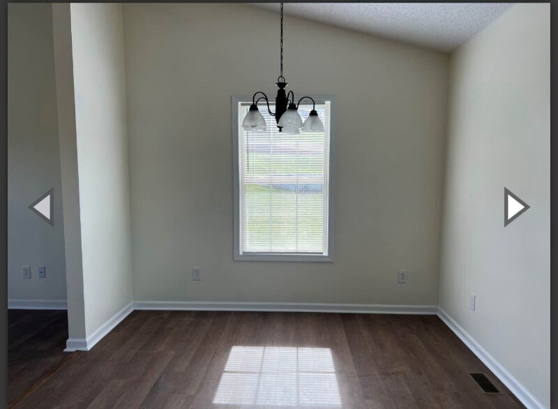 Building Photo - 120 Meadowlark