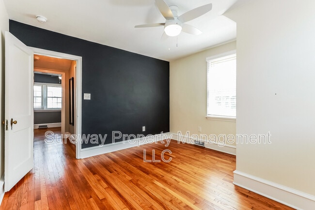 Building Photo - 404 Strawbridge Ave