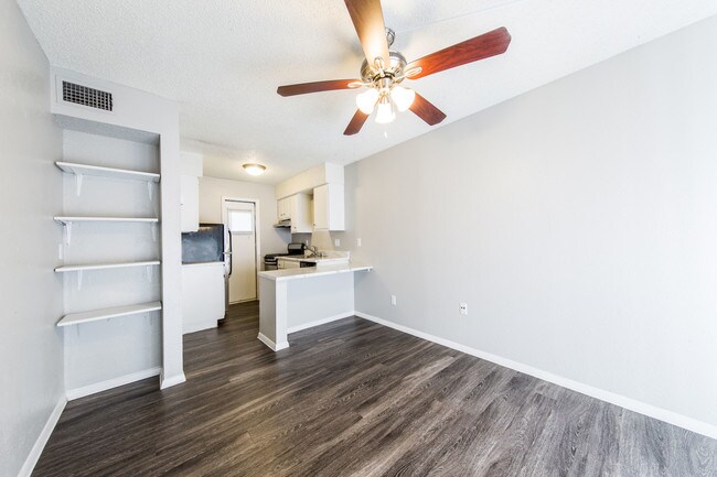 Building Photo - Telluride Apartments - Hyde Park