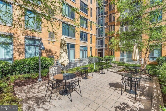 Building Photo - 440 L St NW