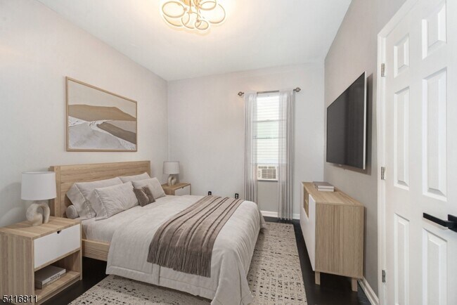 Building Photo - 59 Ellington St