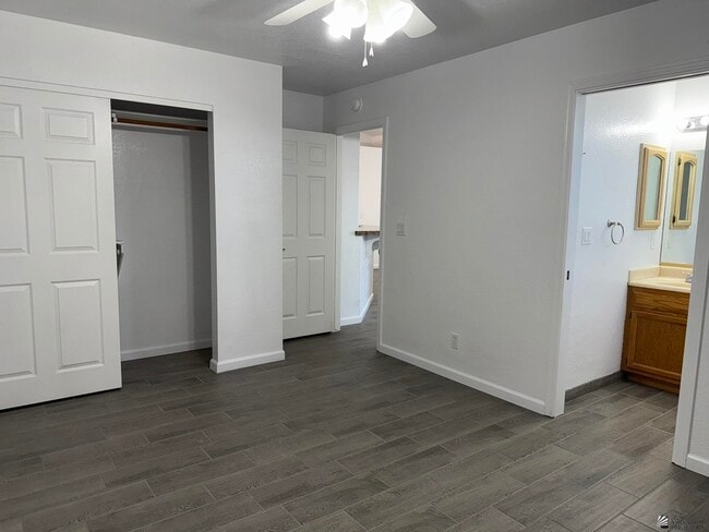 Building Photo - 10636 S Del Vista Dr