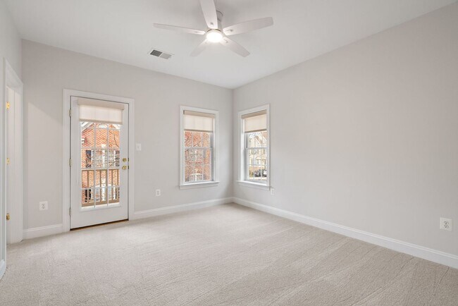 Building Photo - Stunning 4 level detached home close to the Mosaic District in Fairfax!