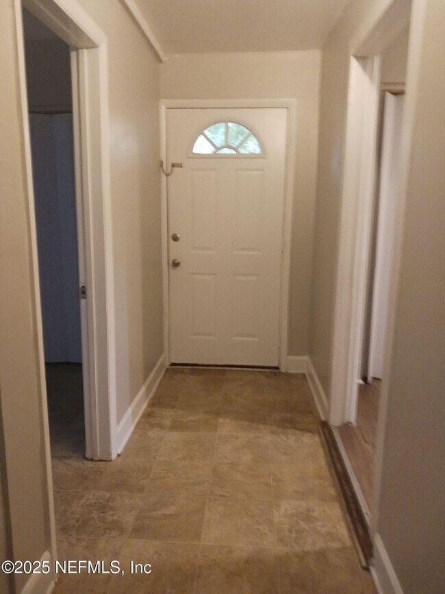Building Photo - 451 Duray St