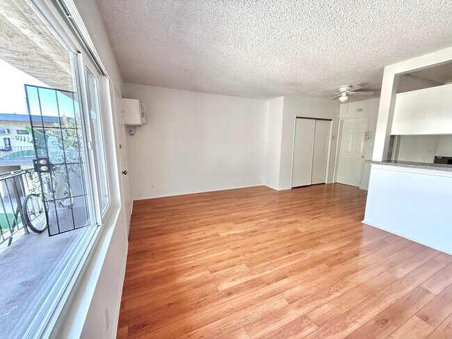 Building Photo - 14540 Hartland St