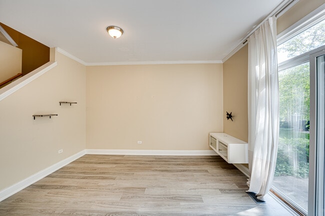 Building Photo - 2855 Vernal Ln
