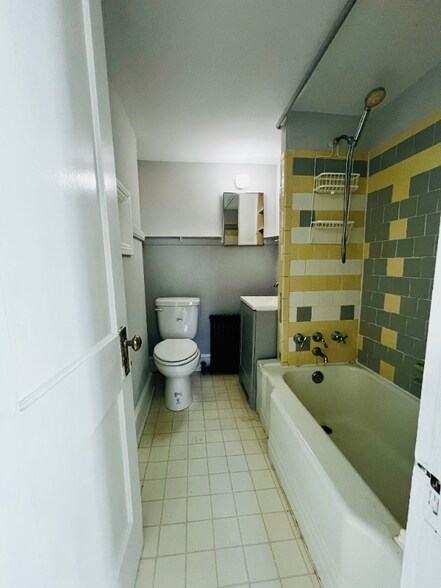 Building Photo - 503 Hanover St