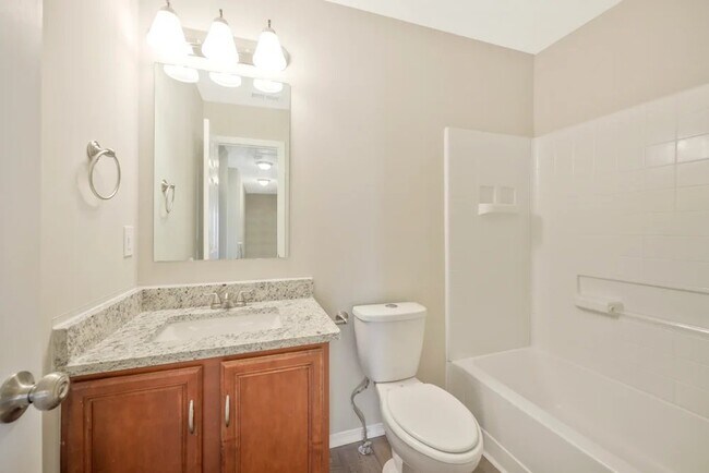 Building Photo - 2888 Creekbend Dr