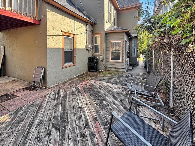 Building Photo - 417 Mt Ida St