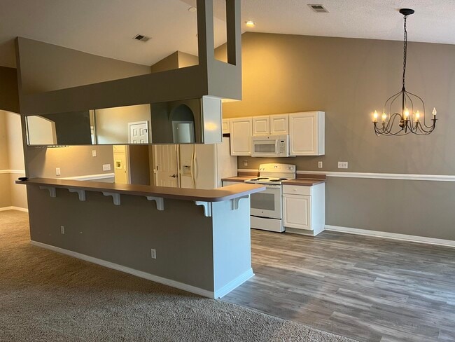 Building Photo - 195 S Shore Dr