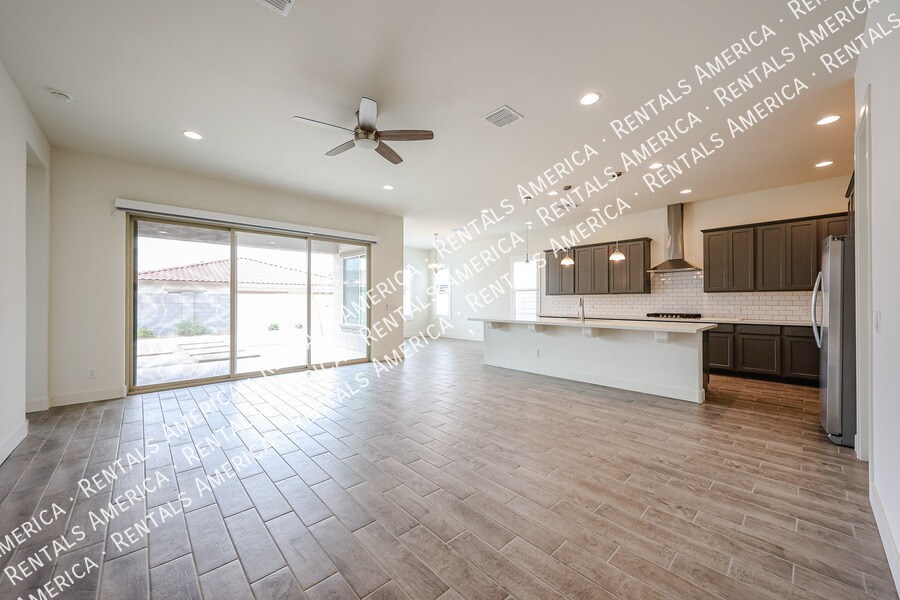 Building Photo - 274 S 164th Dr