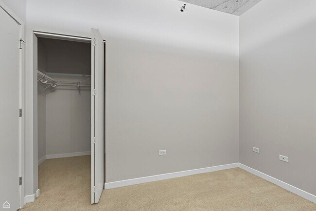 Building Photo - 700 N Larrabee St