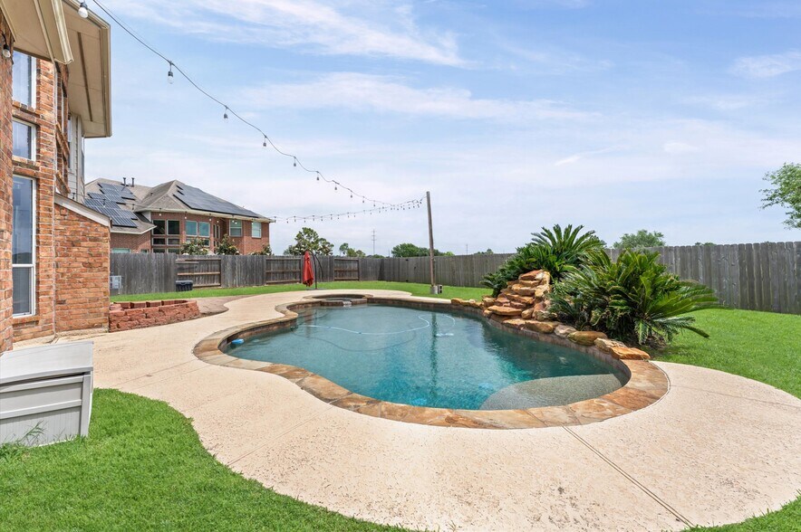 Building Photo - 13402 Great Creek Dr