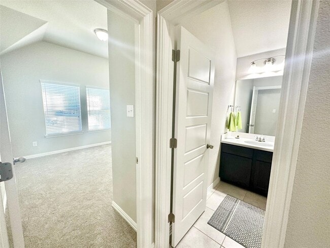 Building Photo - 1017 Hillrose Dr