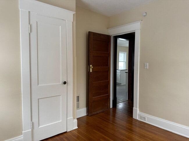 Building Photo - BEAUTIFUL SINGLE FAMILY MOVE-IN READY!!!