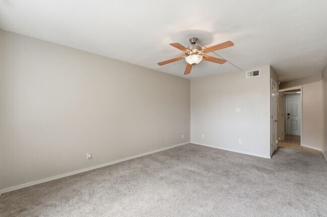 Building Photo - Prime Scottsdale Living | 2 Master Suites + Private Patio Retreat