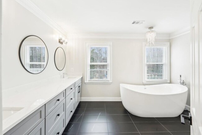 Building Photo - 1600 Spring Arbor Ct
