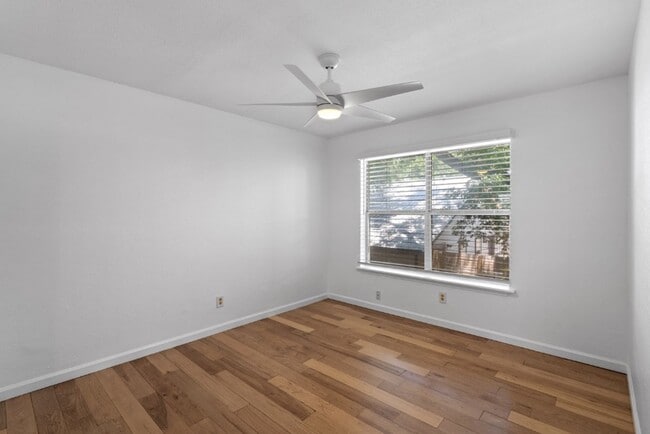 Building Photo - 1211 Delano St