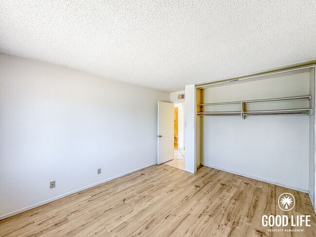Building Photo - Spacious 3BD/2BA Home in Oceanside with Large Backyard, W/D & Attached 2-Car Garage