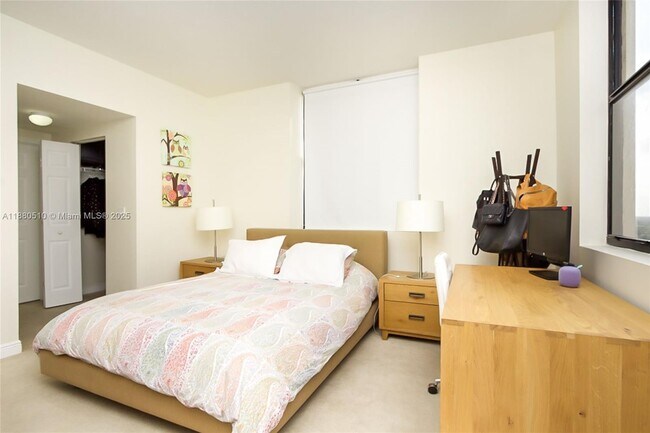 Building Photo - 888 Douglas Rd